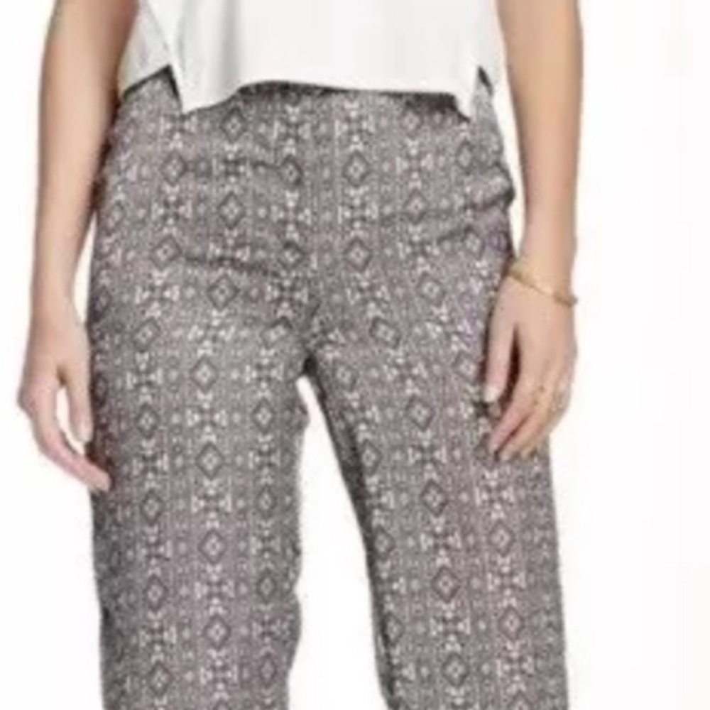 Elodie silky short pants. Tan and black pattern. Large. Light and breezy